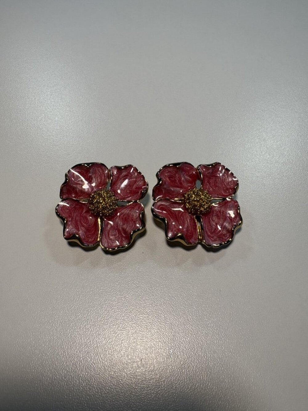 Vintage Avon 1992 Pink Dogwood Flower Clip On Earrings w/ Original Box - Picture 2 of 8